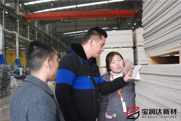 品質(zhì)保證！美國客戶采購商Patrick先生來訪寶潤達(dá)考察驗(yàn)貨