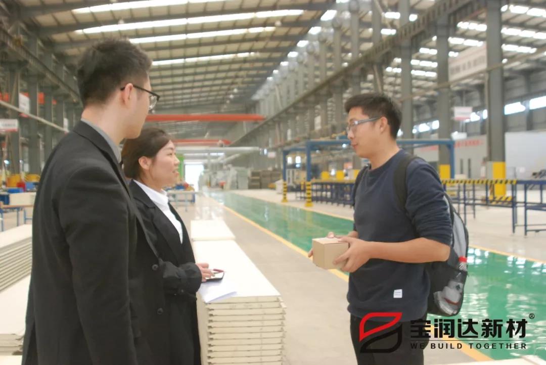 美國客戶又下單！寶潤達(dá)迎Simon先生車庫門考察驗(yàn)貨……